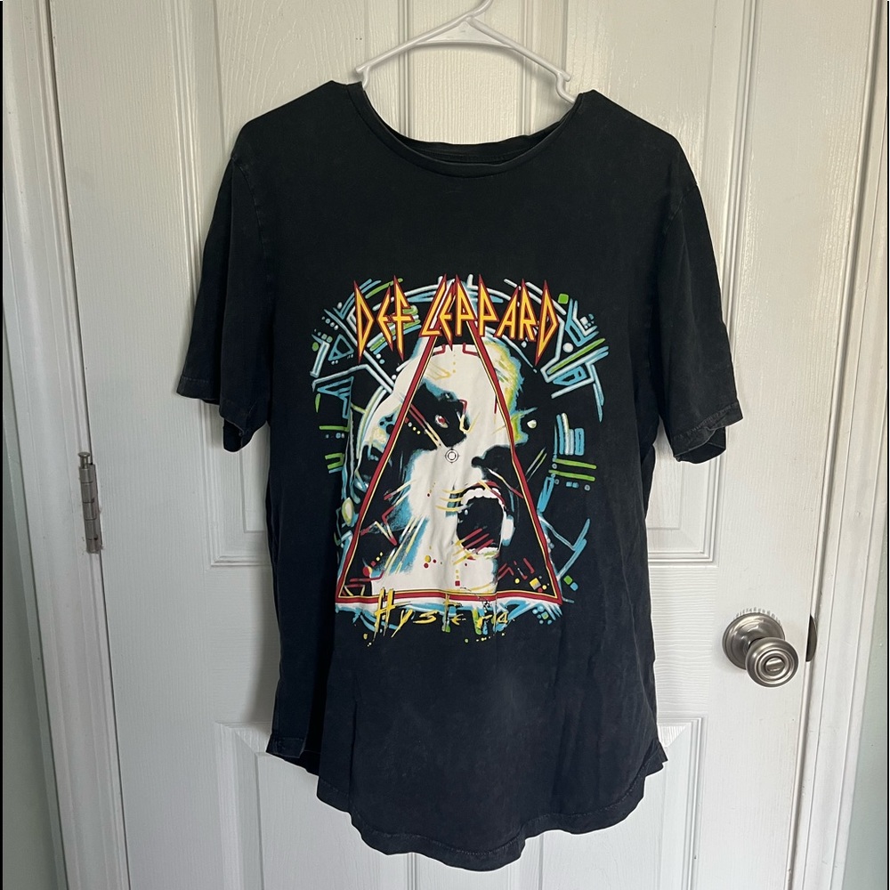 Def leppard band shirt